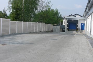 Ekrany akustyczne zapewniają zarazem ochrona w lokalu.