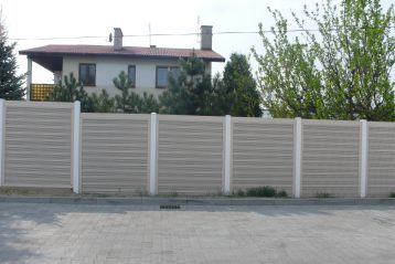 Ekrany akustyczne zapewniają też prywatność w naszego „zamku”.