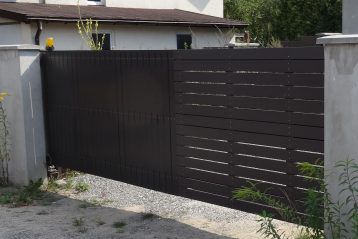 Ogrom plusów mają ogrodzenia plastikowe  również nie tylko do zwiekszenia prywatności.